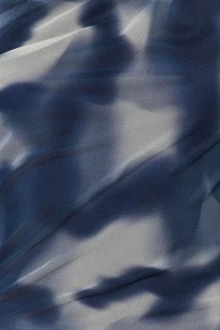 Blusa con cuello asimétrico