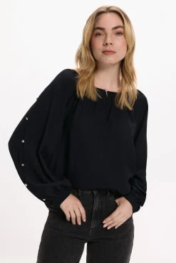 Blusa con mangas abotonadas