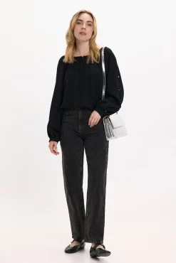 Blusa con mangas abotonadas