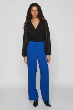 Blusa con plumeti en mangas