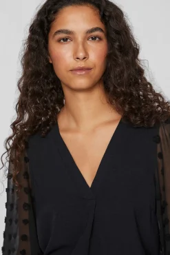 Blusa con plumeti en mangas