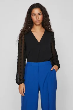 Blusa con plumeti en mangas