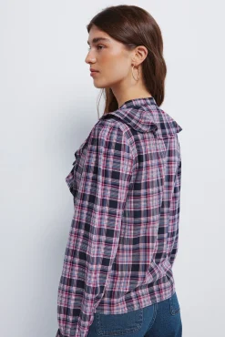 Blusa cuadros volante