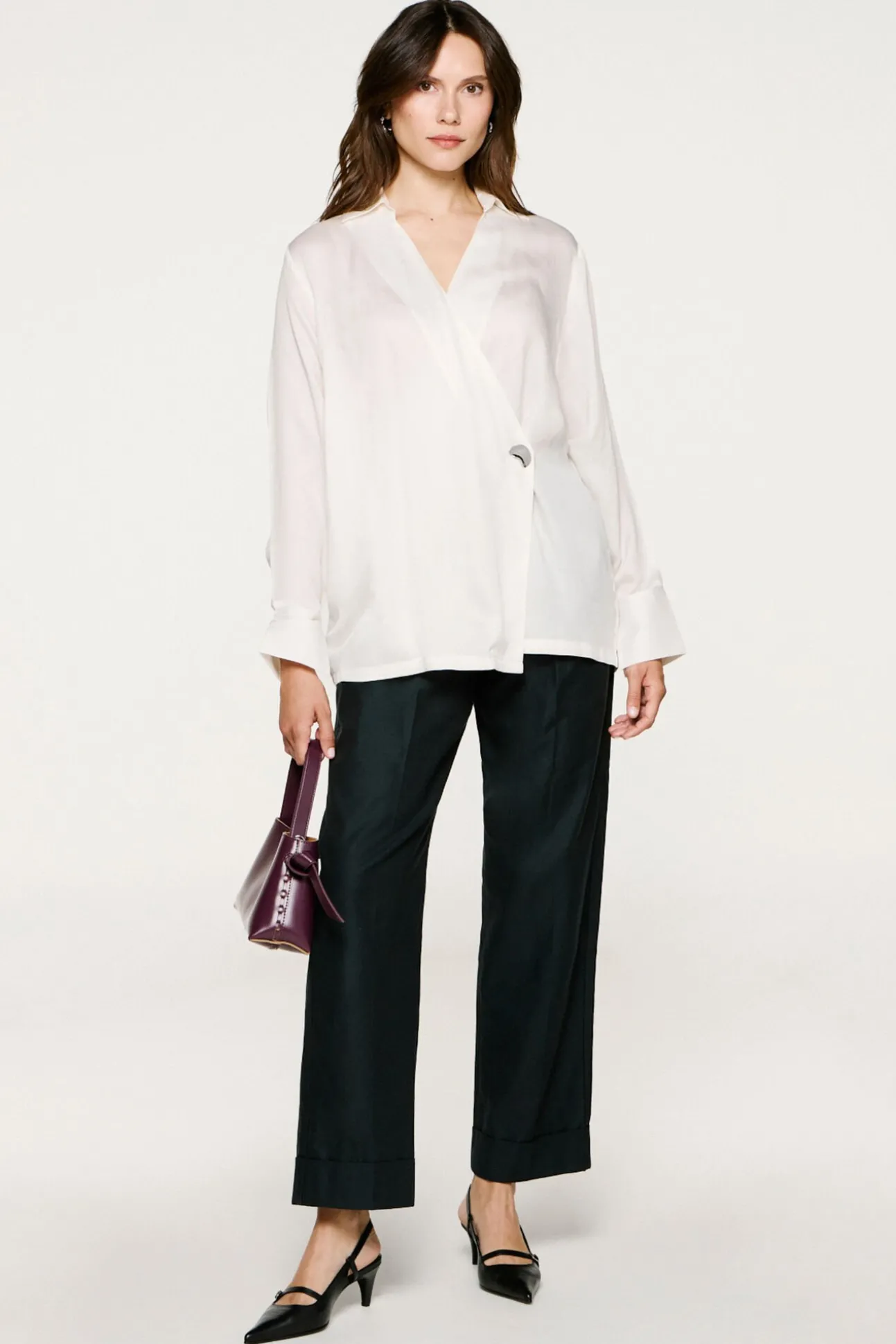 Blusa cuello pico detalle metálico