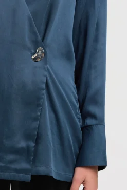 Blusa cuello pico detalle metálico