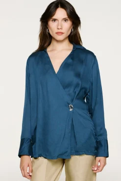 Blusa cuello pico detalle metálico