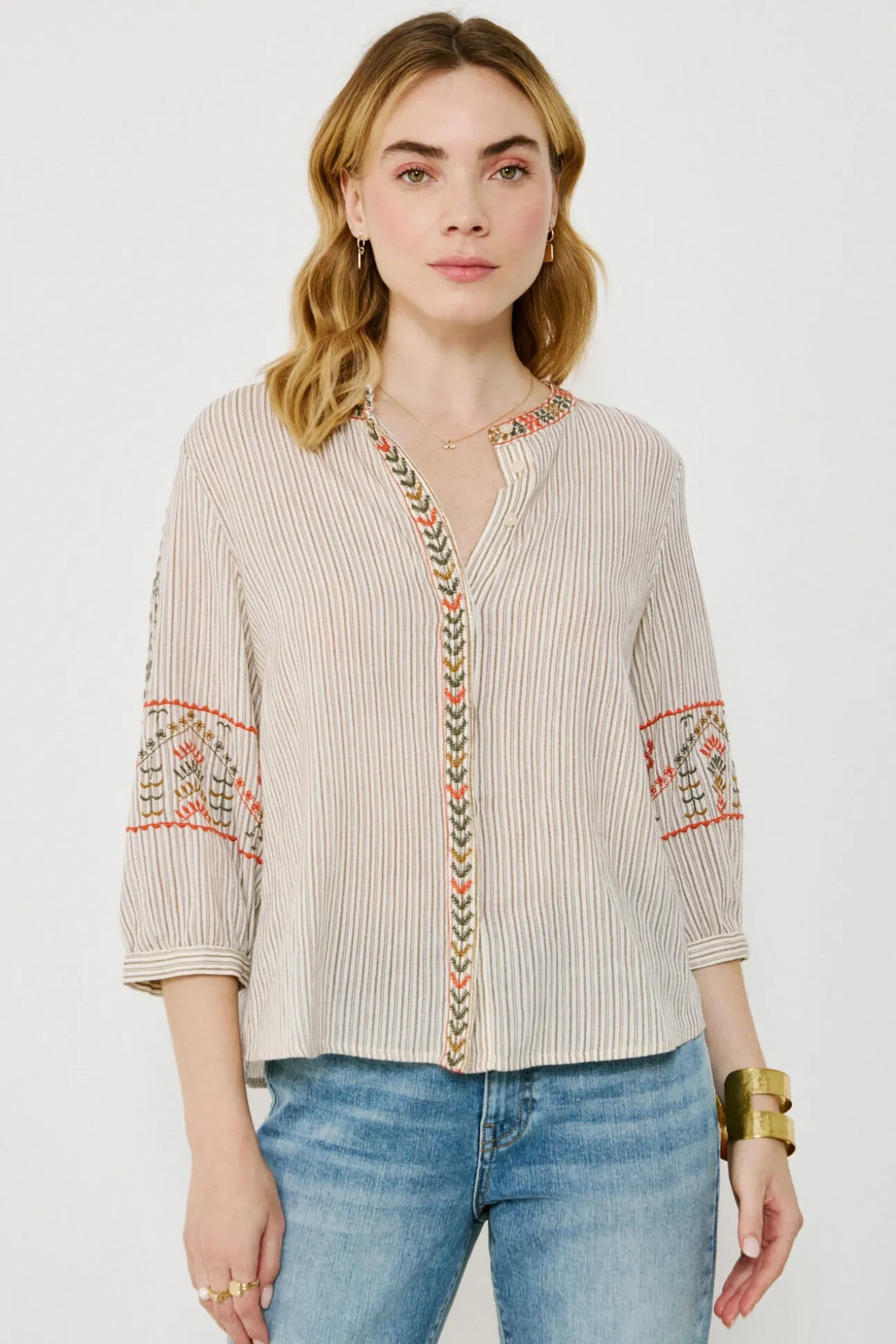 Blusa de algodón con bordados étnicos