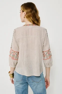 Blusa de algodón con bordados étnicos