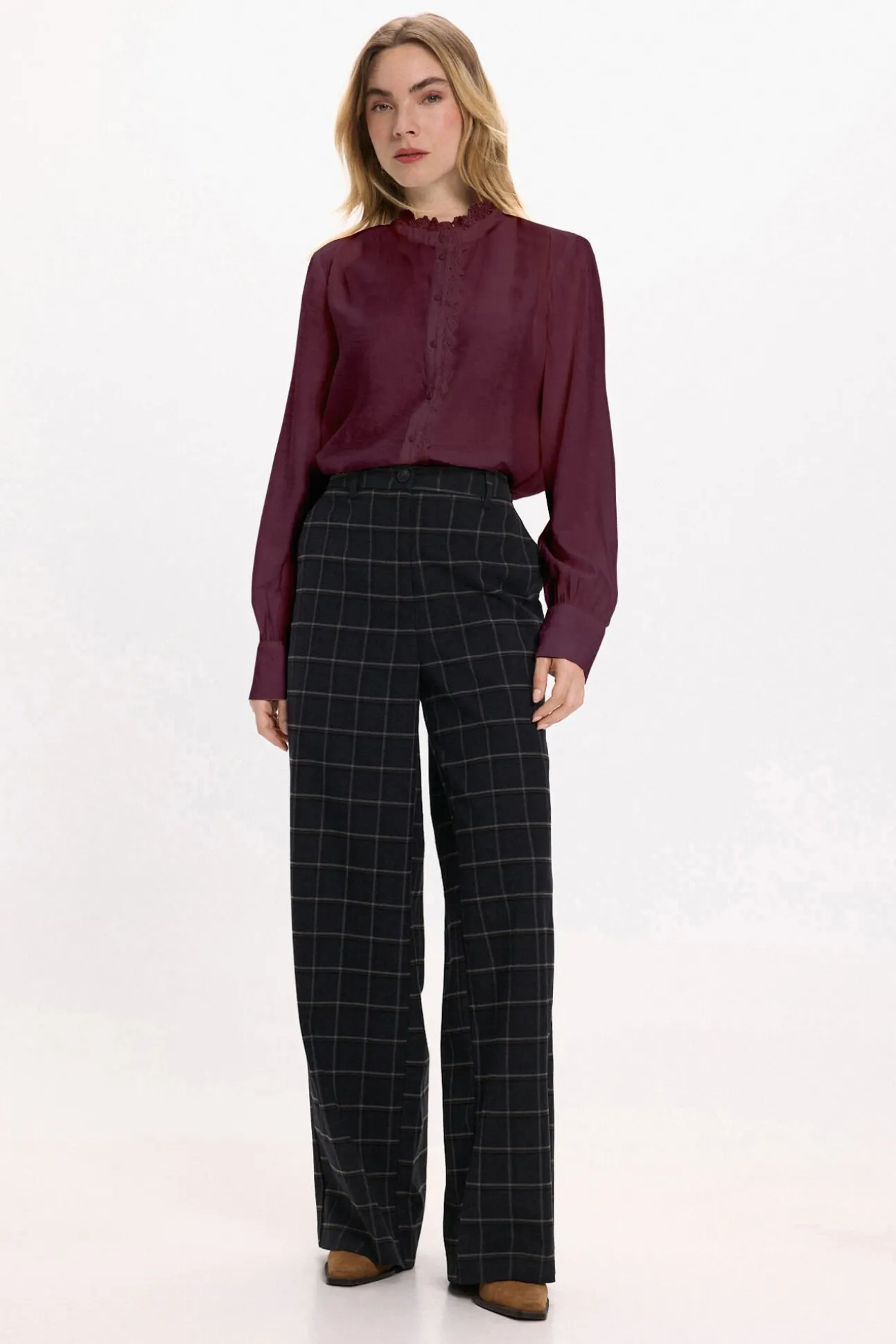 Blusa de manga larga con bordado inglés