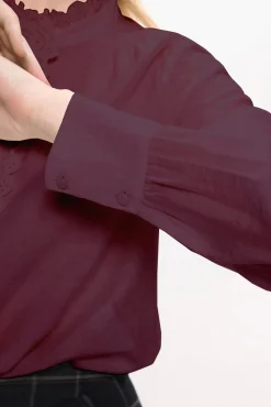 Blusa de manga larga con bordado inglés