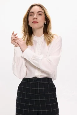 Blusa de manga larga con bordado inglés