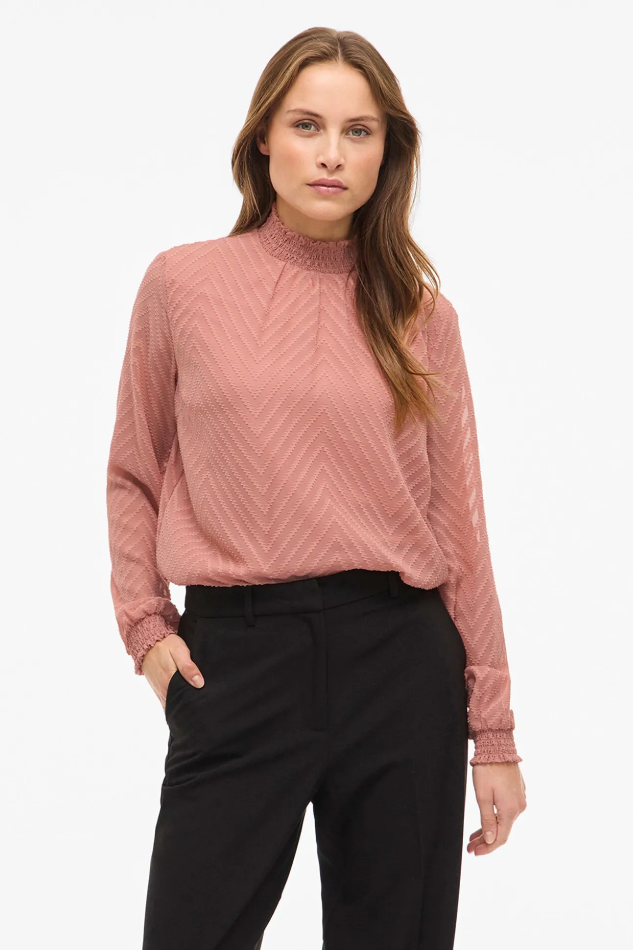 Blusa de manga larga con cuello alto