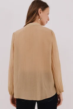 Blusa encaje cuello mao