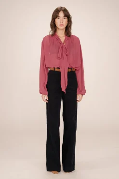 Blusa fluida con lazada