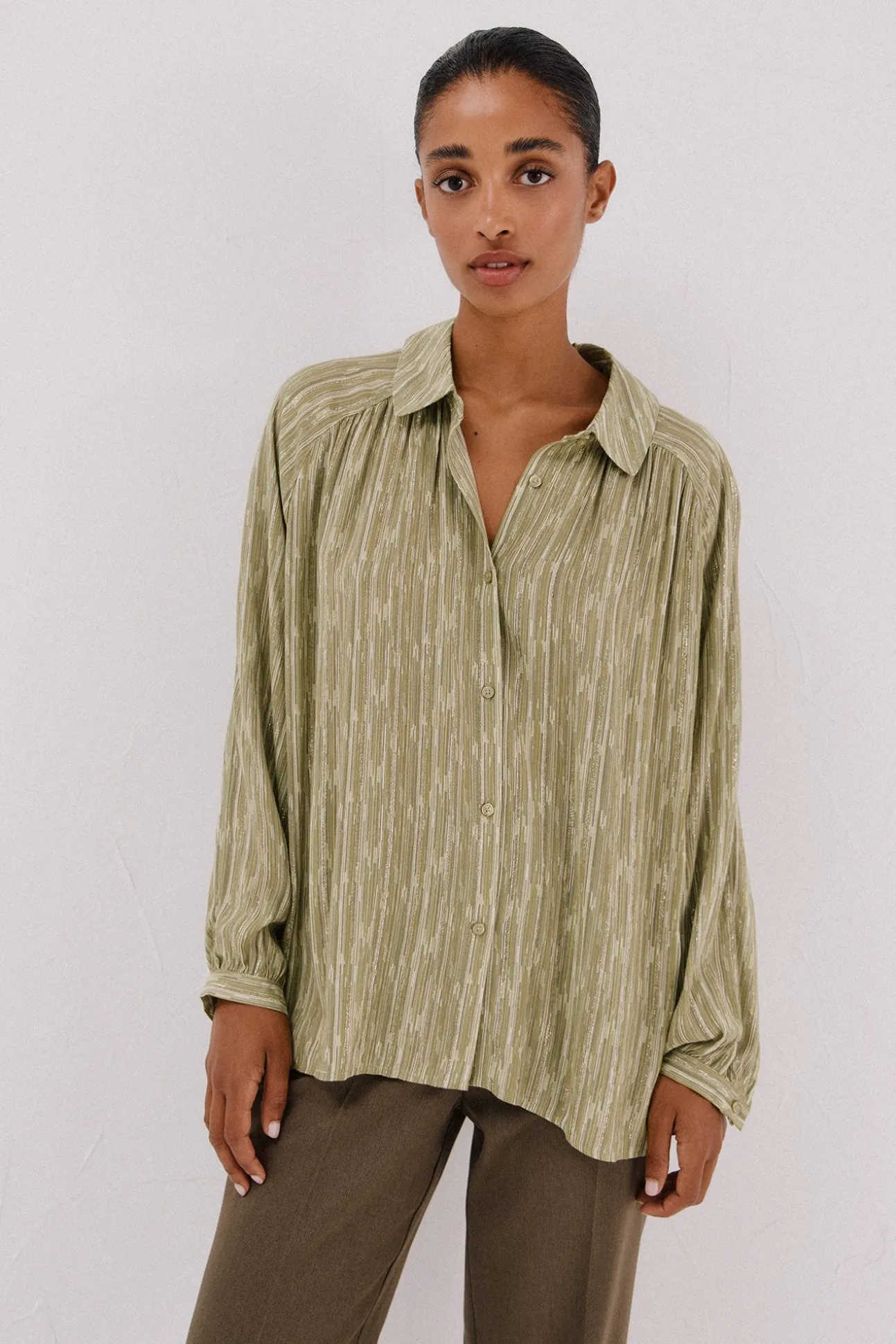 Blusa fluida estampada lurex