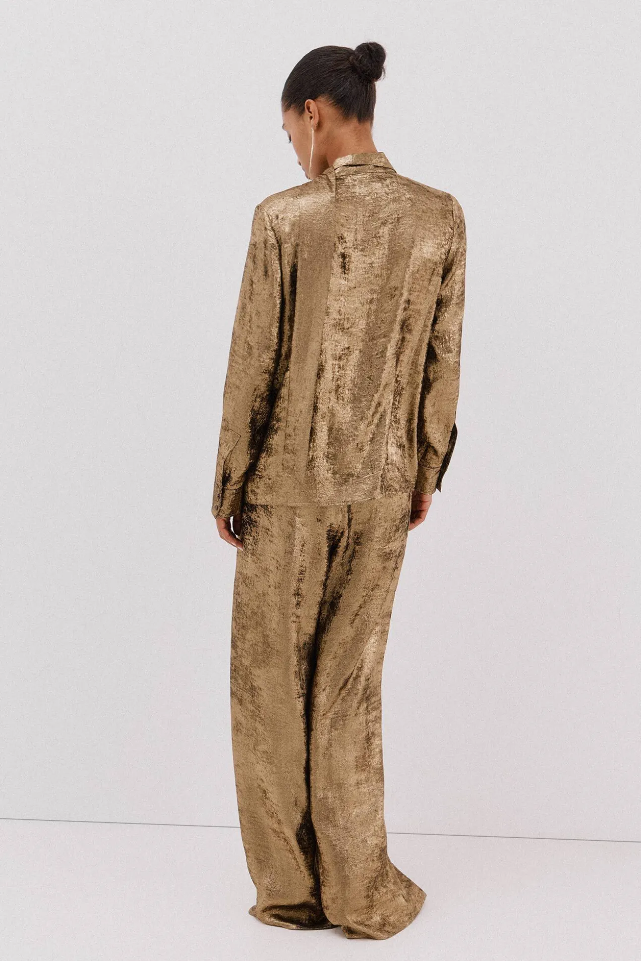 Blusa lazo efecto dorado