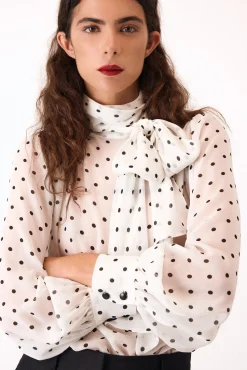 Blusa lunares desfile