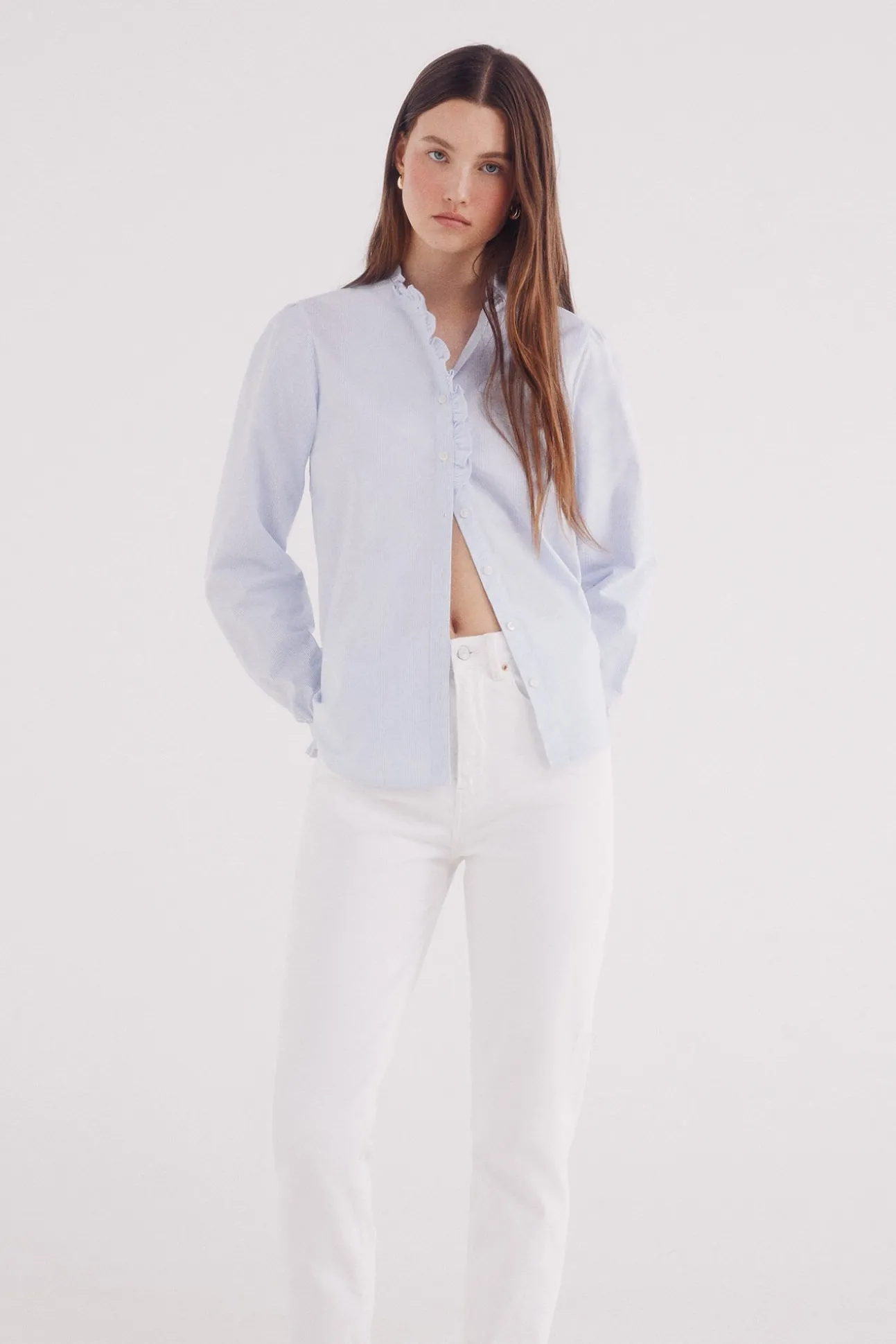 Blusa Oxford cuello volante