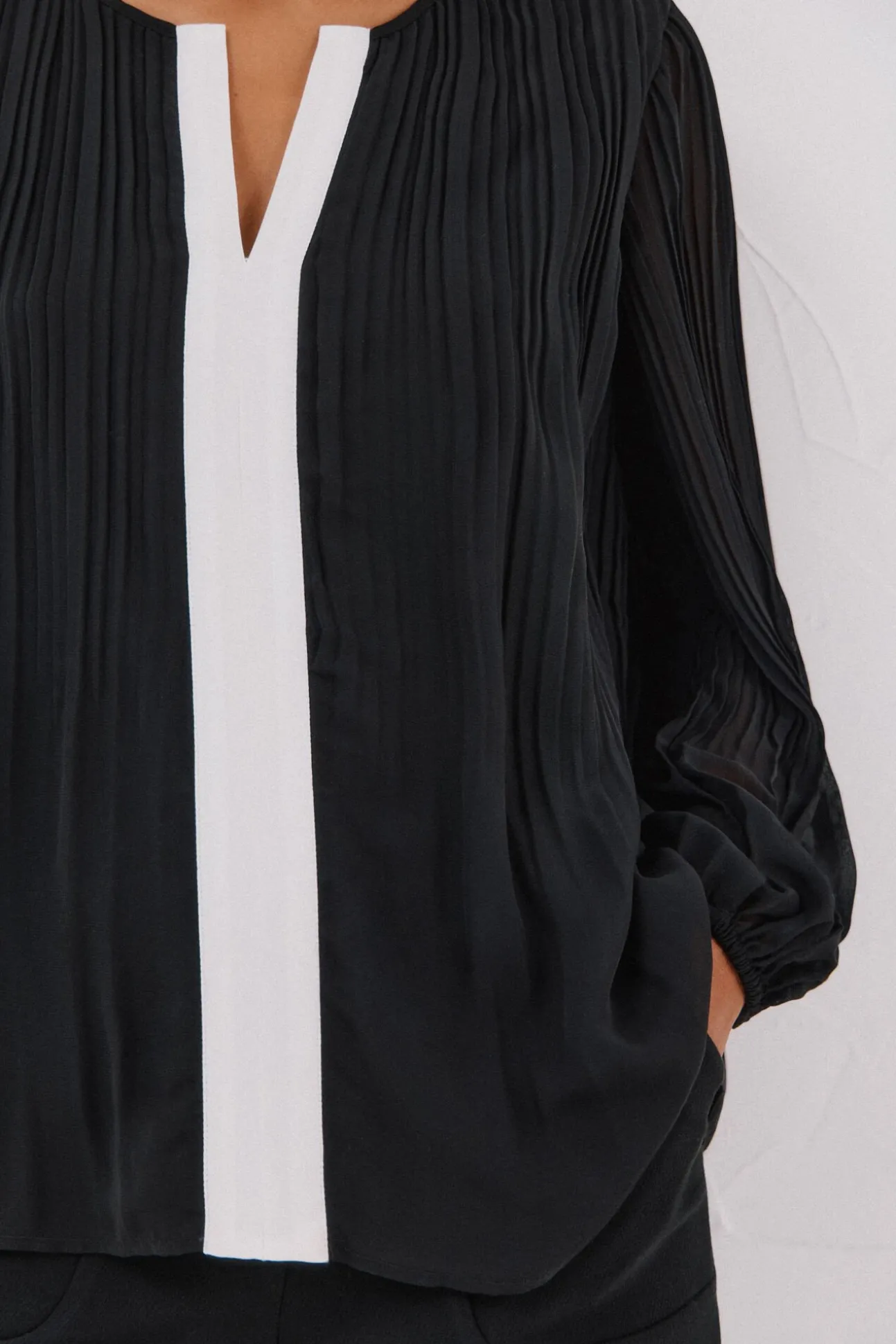 Blusa plisada contraste