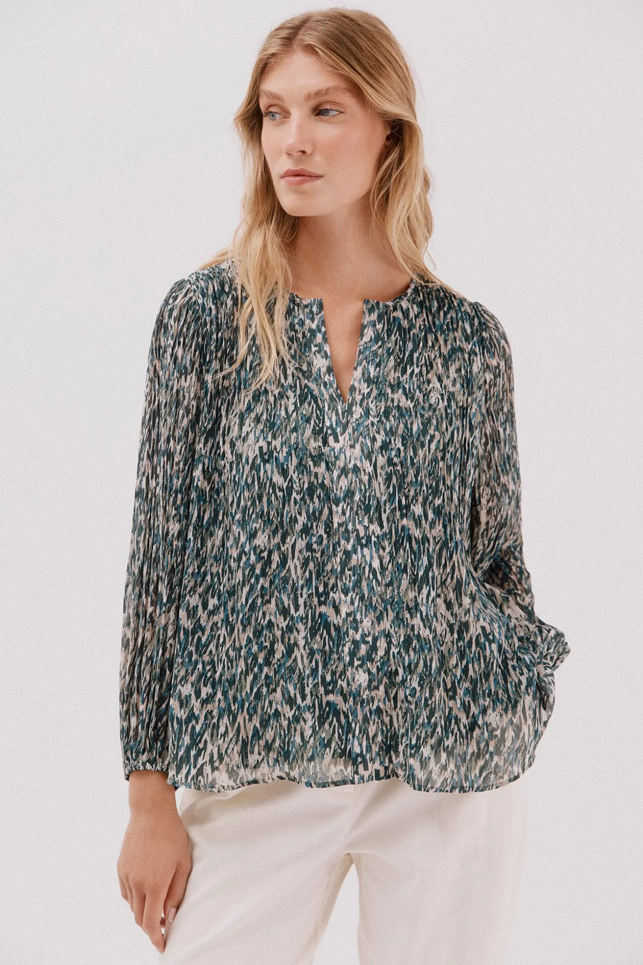 Blusa plisada contraste