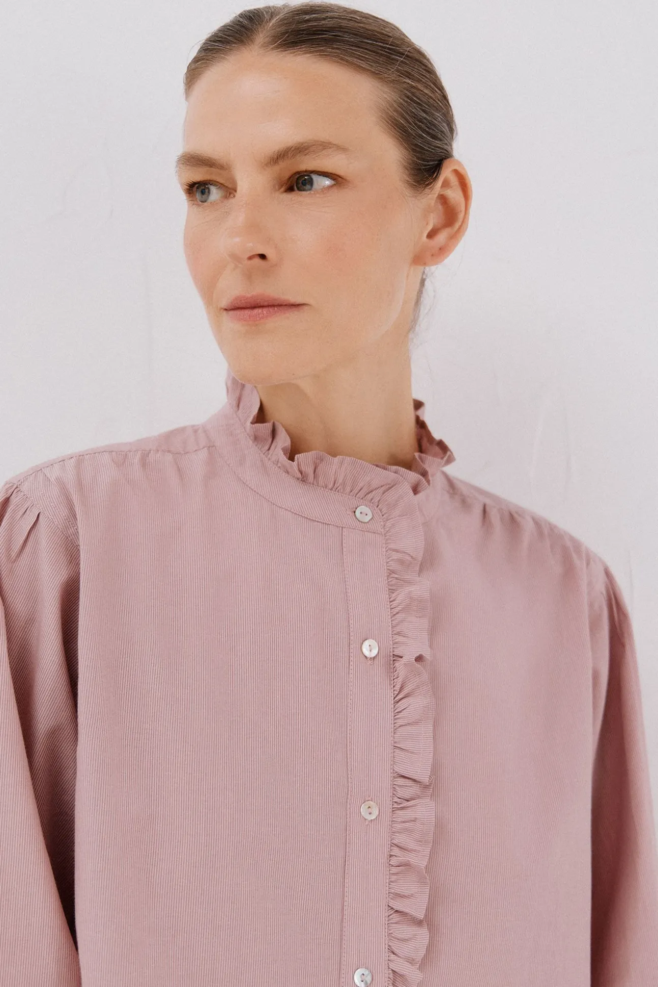 Blusa rayas cuello volantes