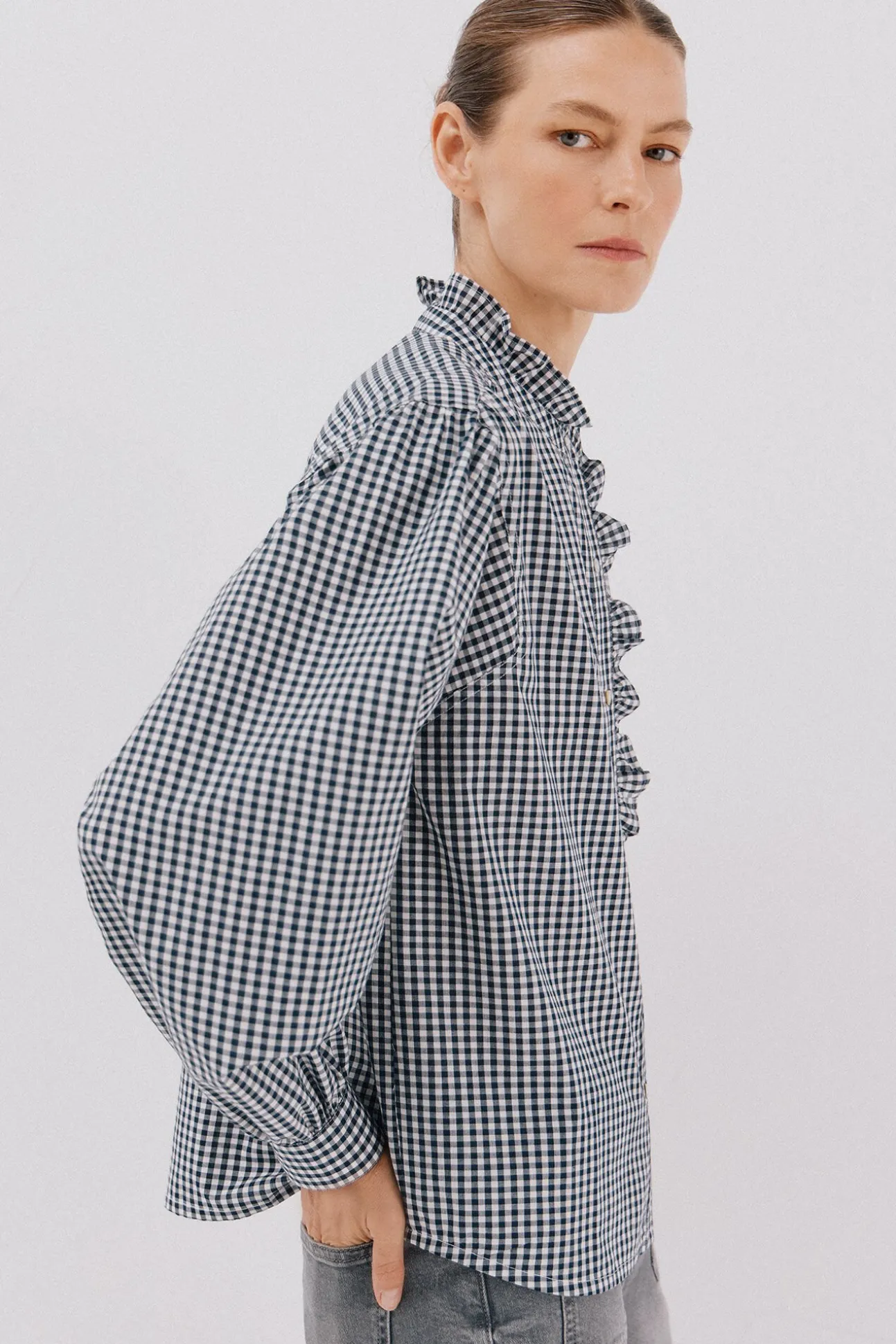 Blusa rayas cuello volantes