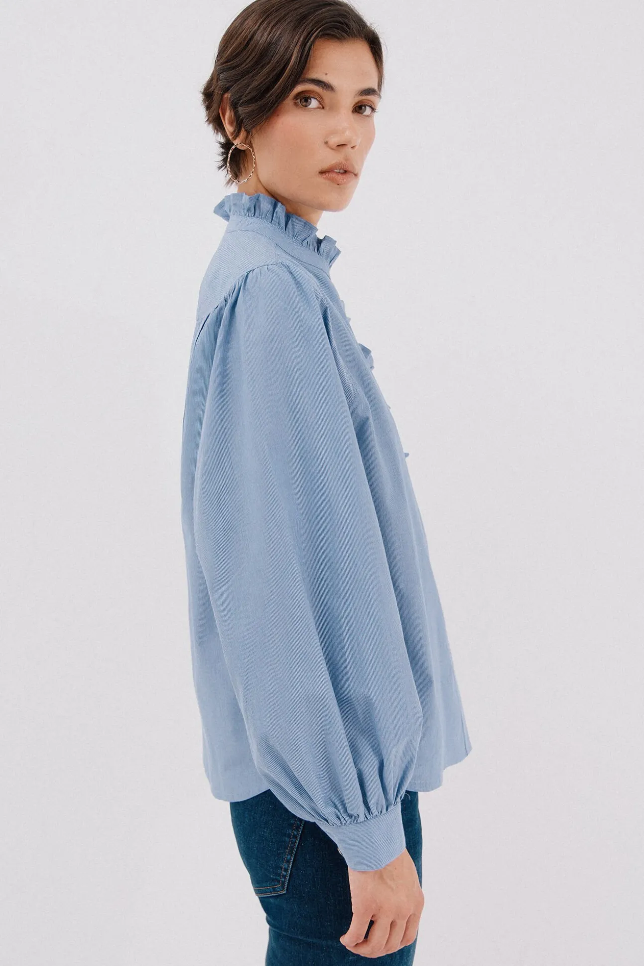 Blusa rayas cuello volantes