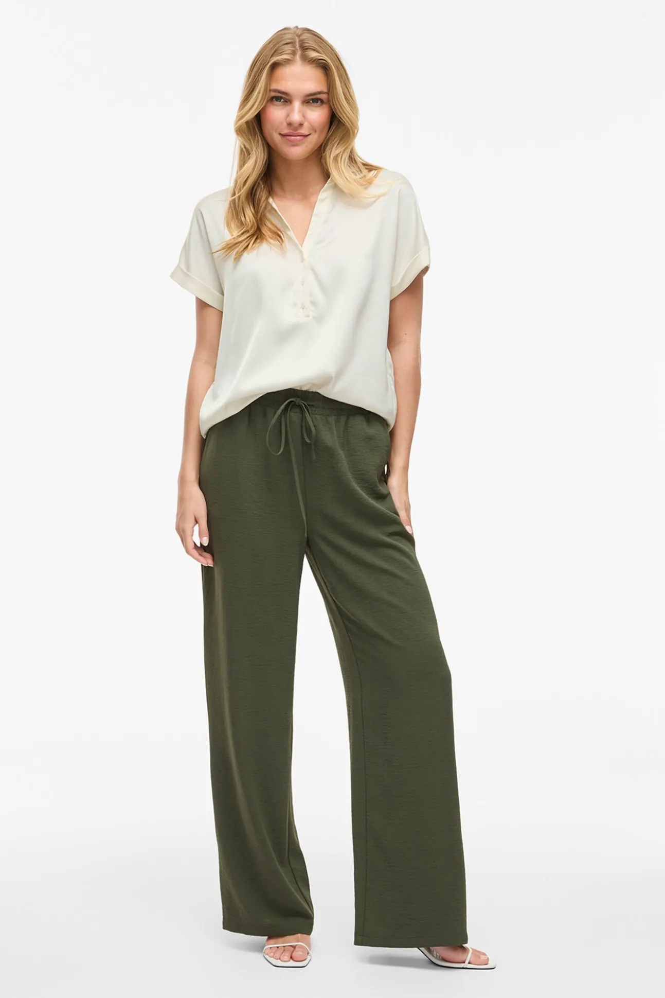 Blusa satinada de manga corta