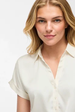 Blusa satinada de manga corta