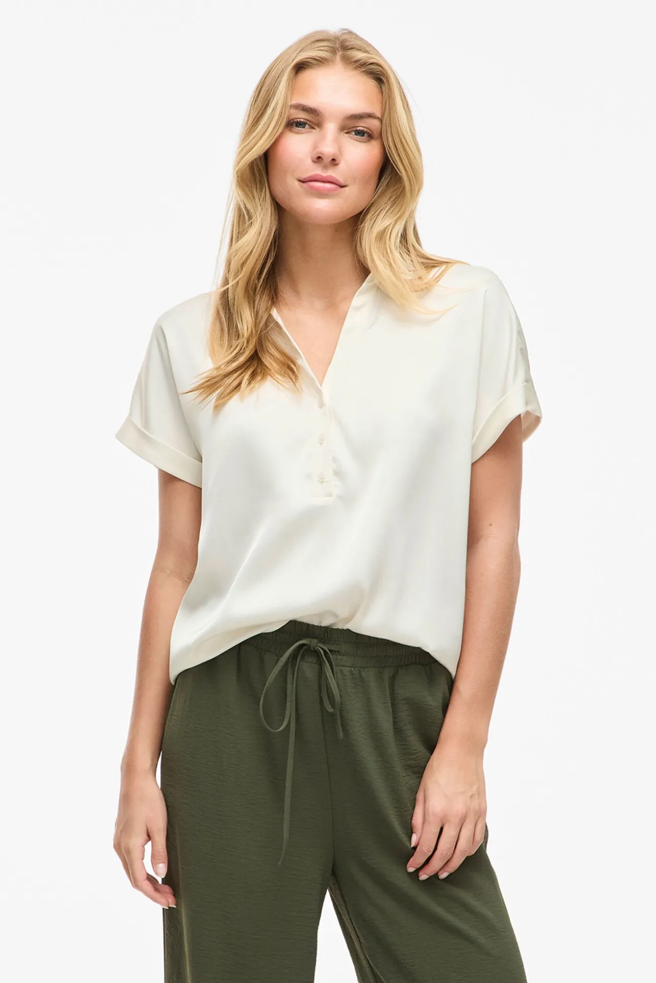 Blusa satinada de manga corta