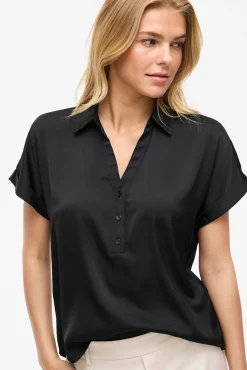 Blusa satinada de manga corta