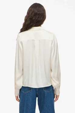 Blusa satinada de manga larga