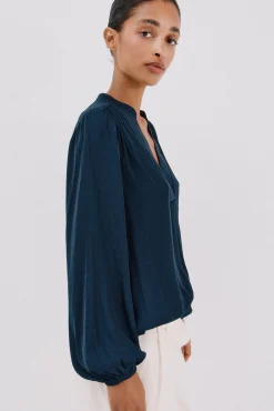 Blusa satinada fluida