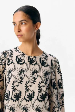 Blusa tejido bordado