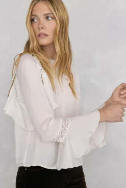 Blusa volantes puntilla