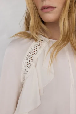 Blusa volantes puntilla