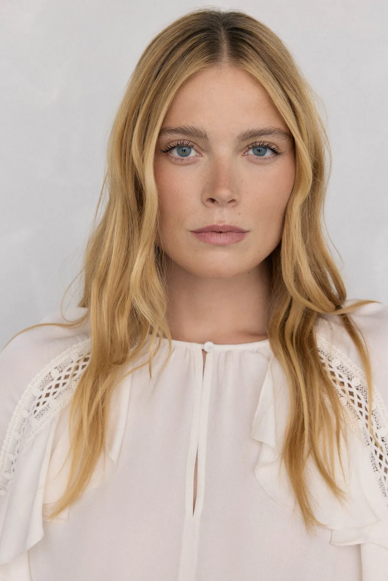 Blusa volantes puntilla