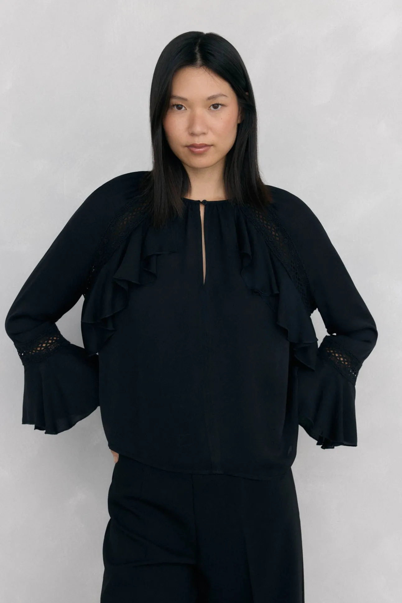 Blusa volantes puntilla