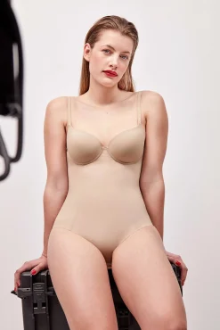 Body pantalón escote extremo