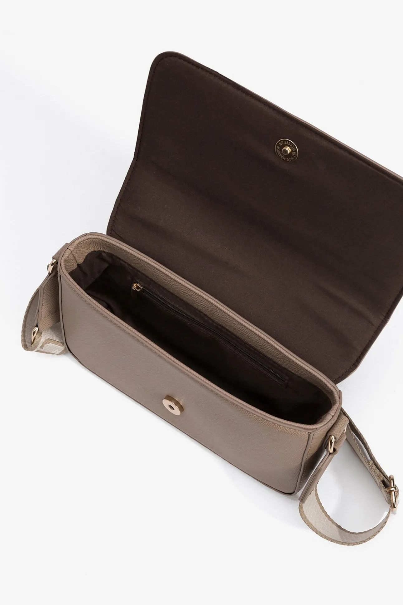 Bolso bandolera con solapa