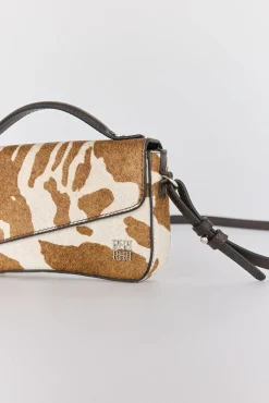 Bolso bandolera marrón con estampado de vaca (piel)