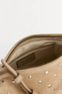 Bolso de hombro con tachas en piel