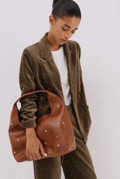 Bolso hobo tachuelas