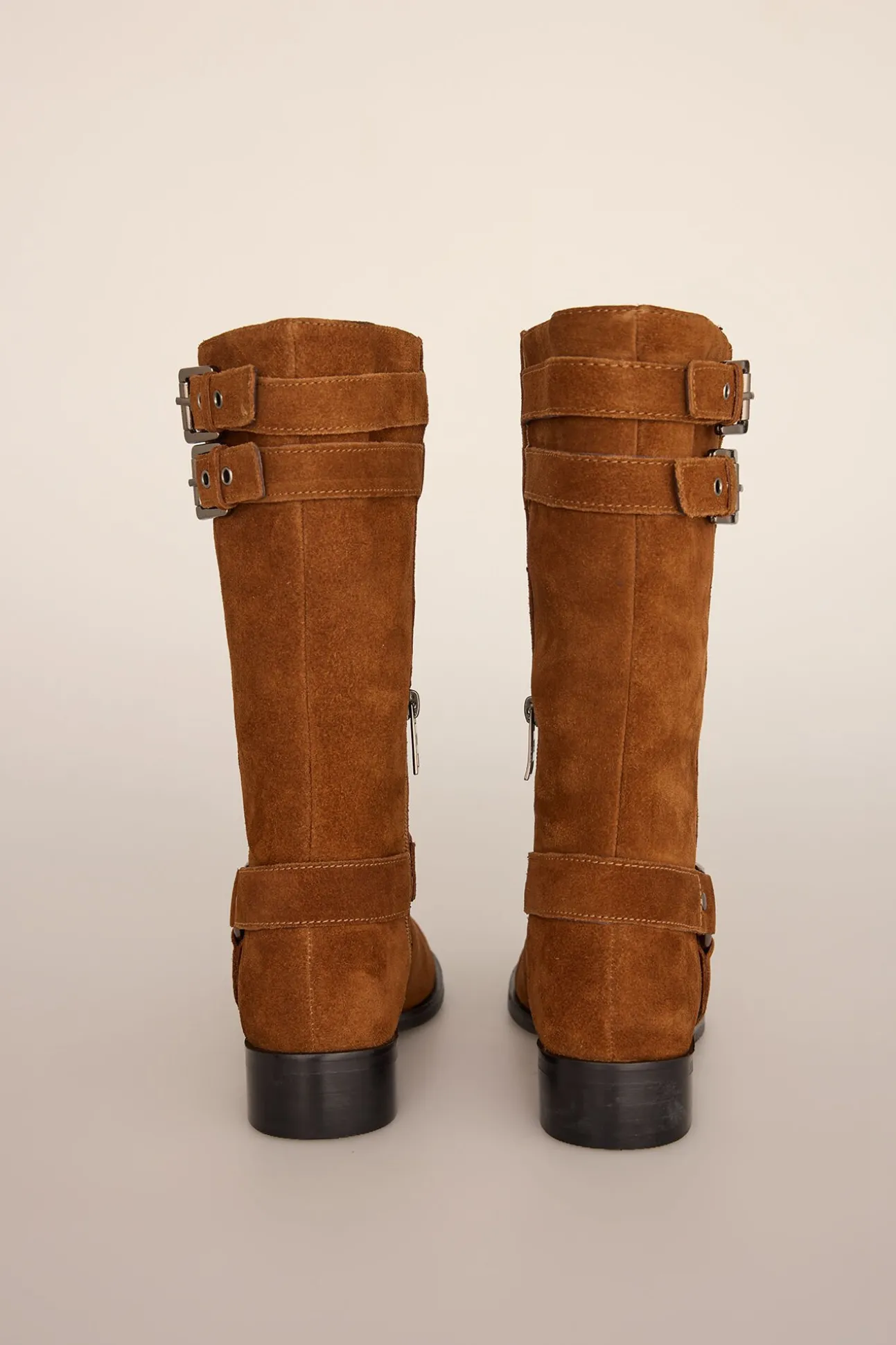 Bota biker serraje con hebillas