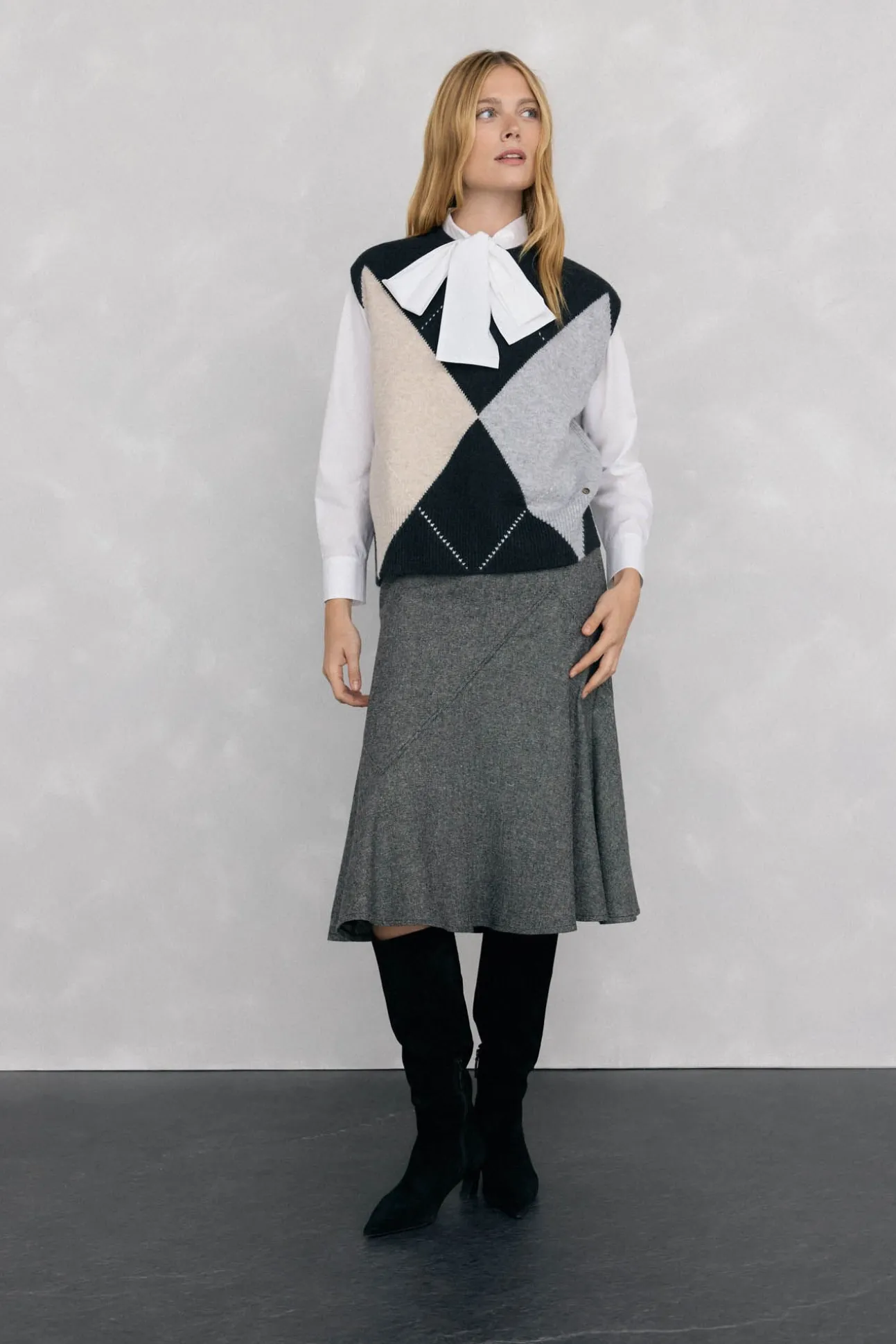 Bota tacón kitten serraje