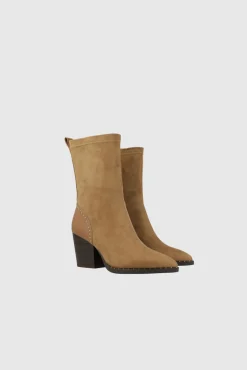 Botines con tacón tipo cowboy