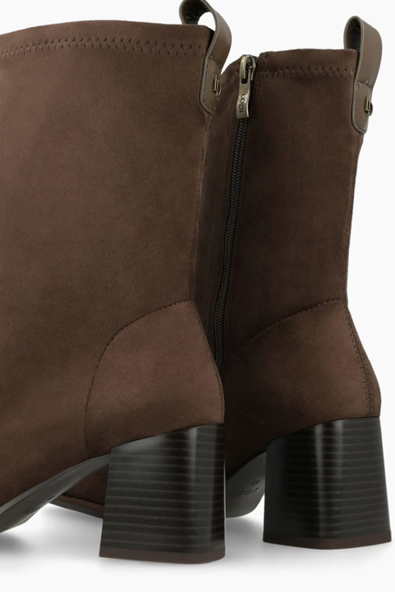 Botines efecto piel elástica con tacón