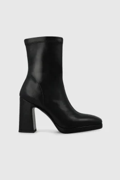 Botines en antelina con tacón