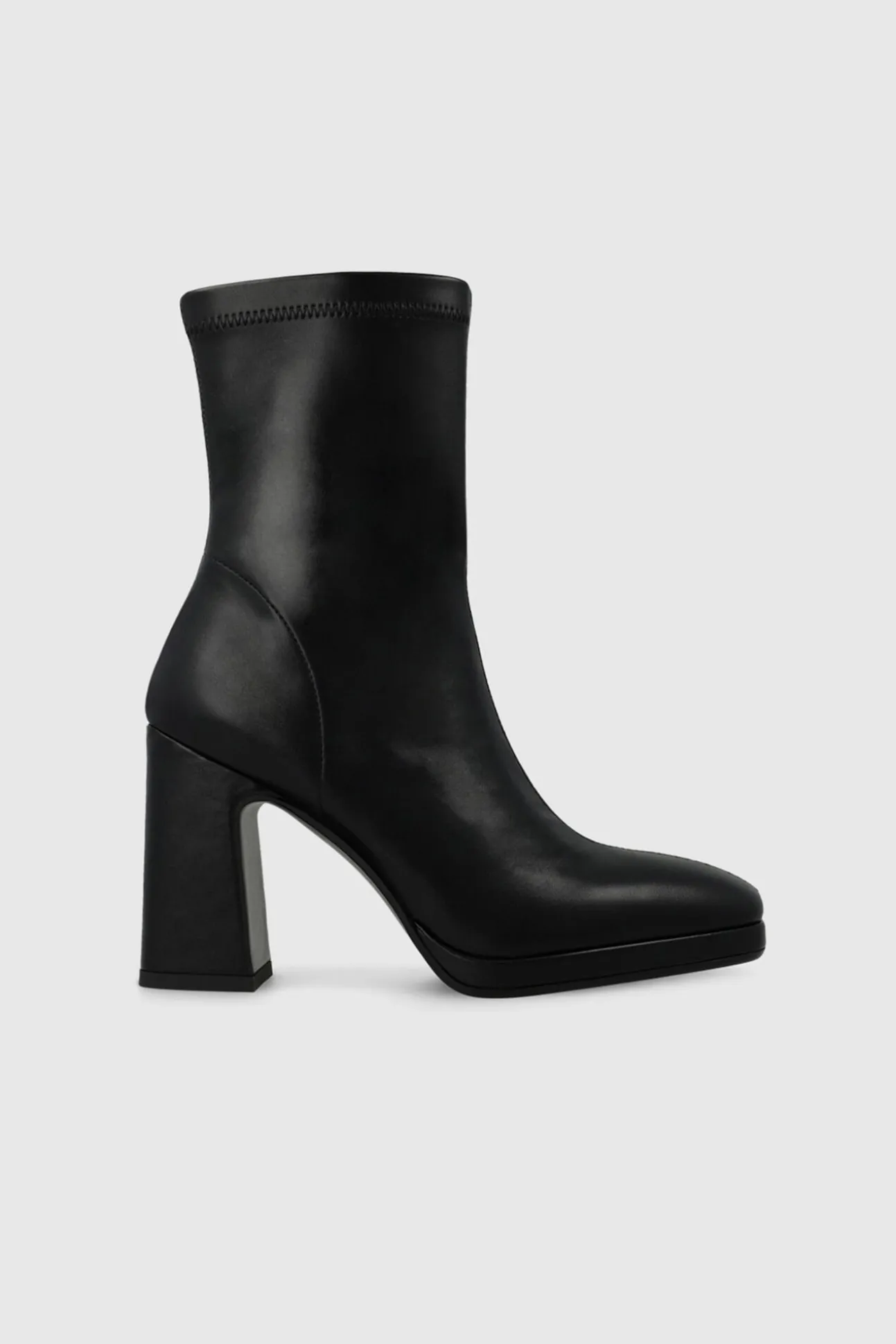 Botines en antelina con tacón