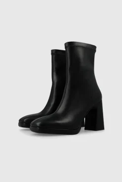 Botines en antelina con tacón